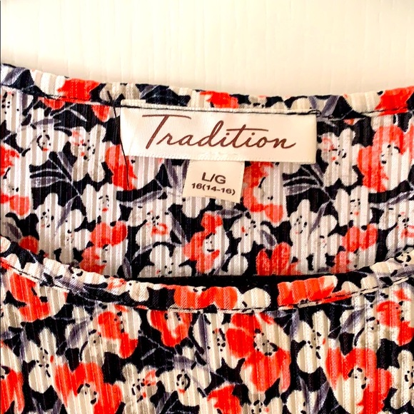 Flower pattern T-shirt - Picture 3 of 3